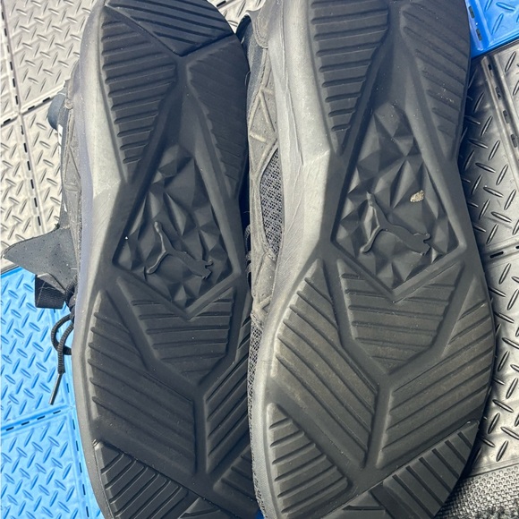 Men’s size 10.5 puma running shoes like new - Picture 4 of 4